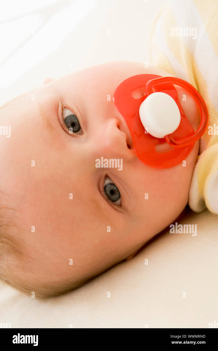 Chupete de bebés fotografías e imágenes de alta resolución - Página 4 -  Alamy