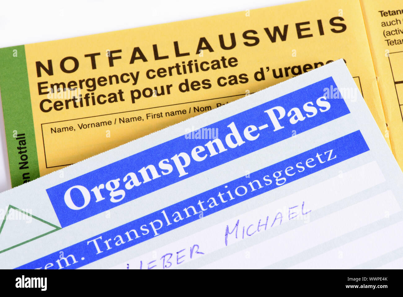 Tarjeta de identificación de emergencia y pasaporte de donante de órganos Foto de stock