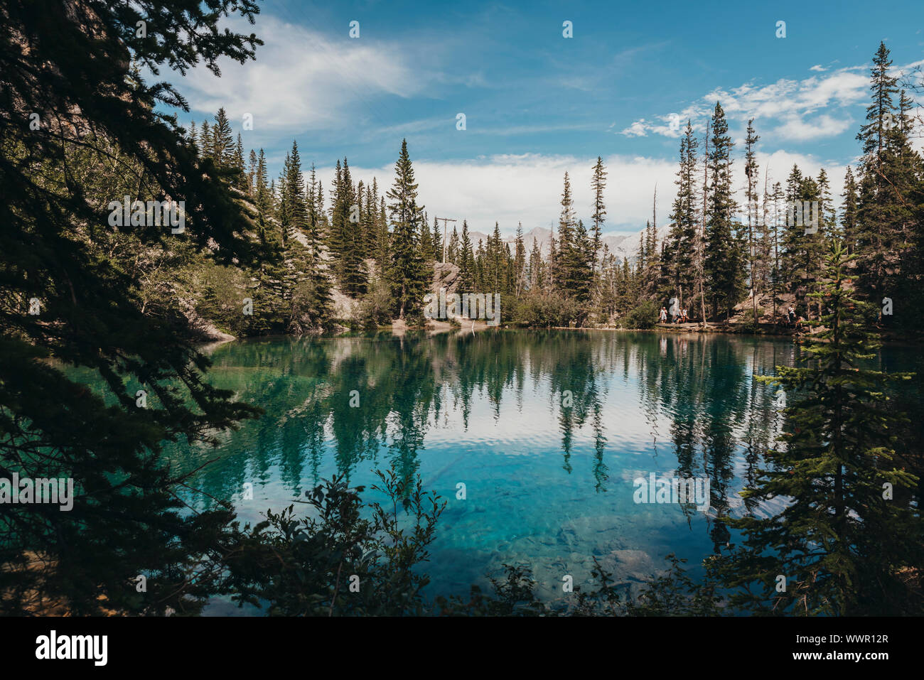 Vista escénica de Grassi lagos en Canmore, Alberta, Canadá. Foto de stock
