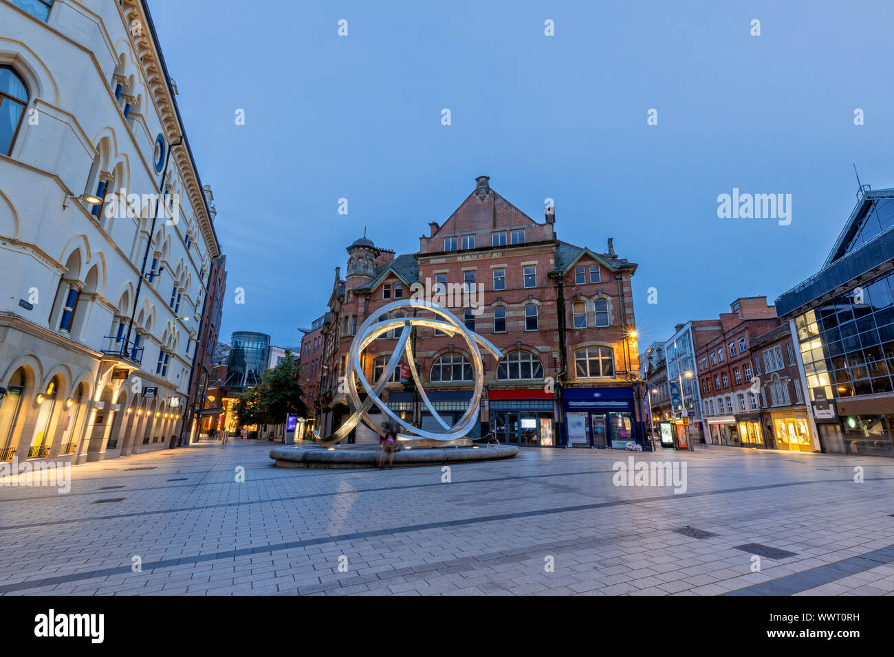 Zona peatonal en Arthur Street, cerca de la plaza Victoria en Belfast, Irlanda del Norte Foto de stock