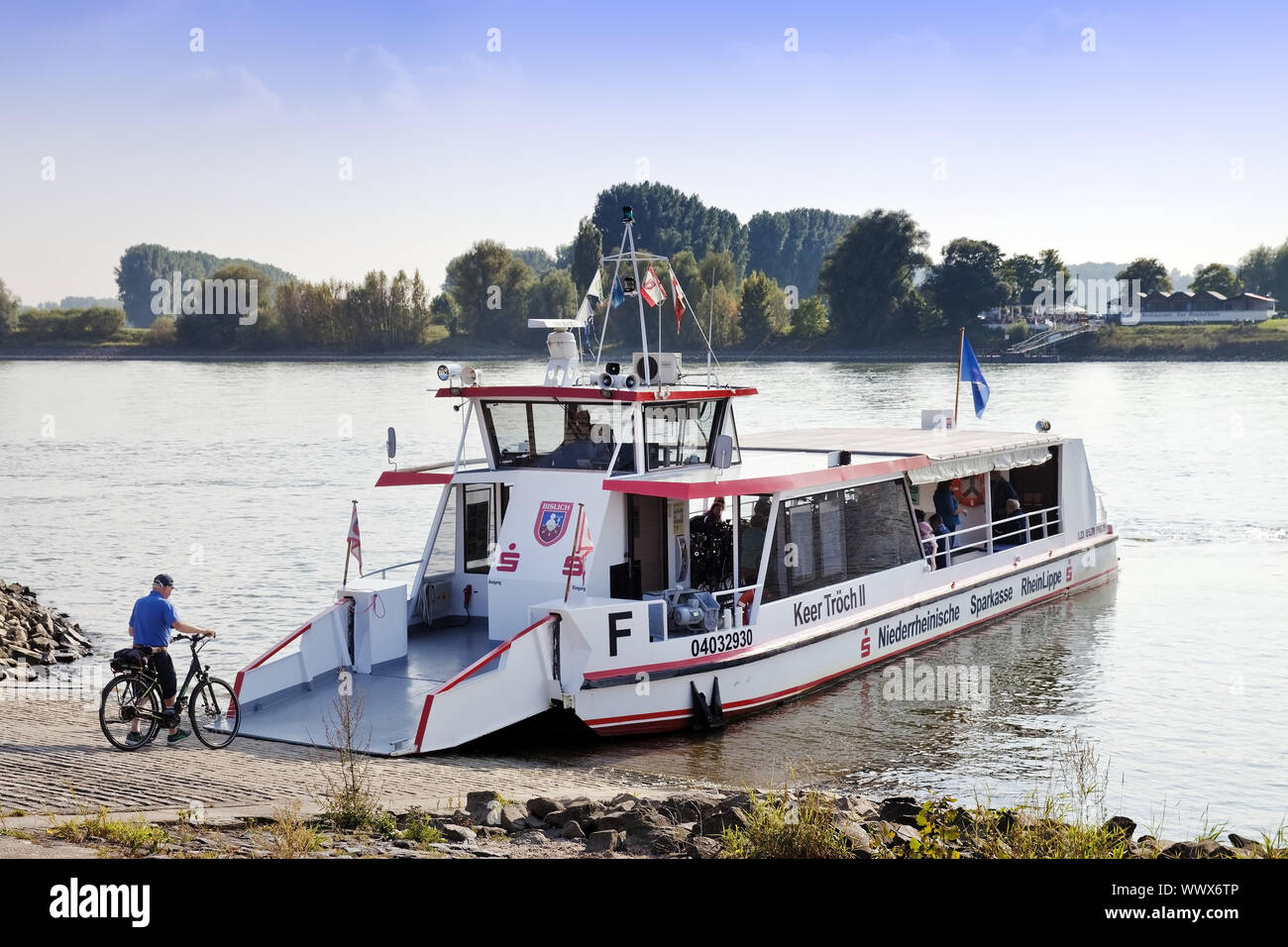 Rin ferry, Wesel, Bajo Rhin, Renania del Norte-Westfalia, Alemania, Europa Foto de stock