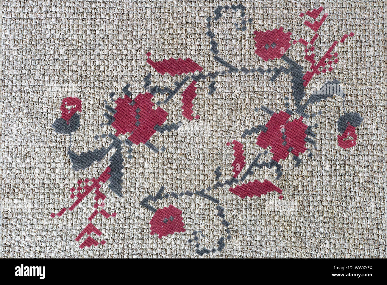 Artesanía: bordado punto de cruz flores hermosas Fotografía de stock - Alamy