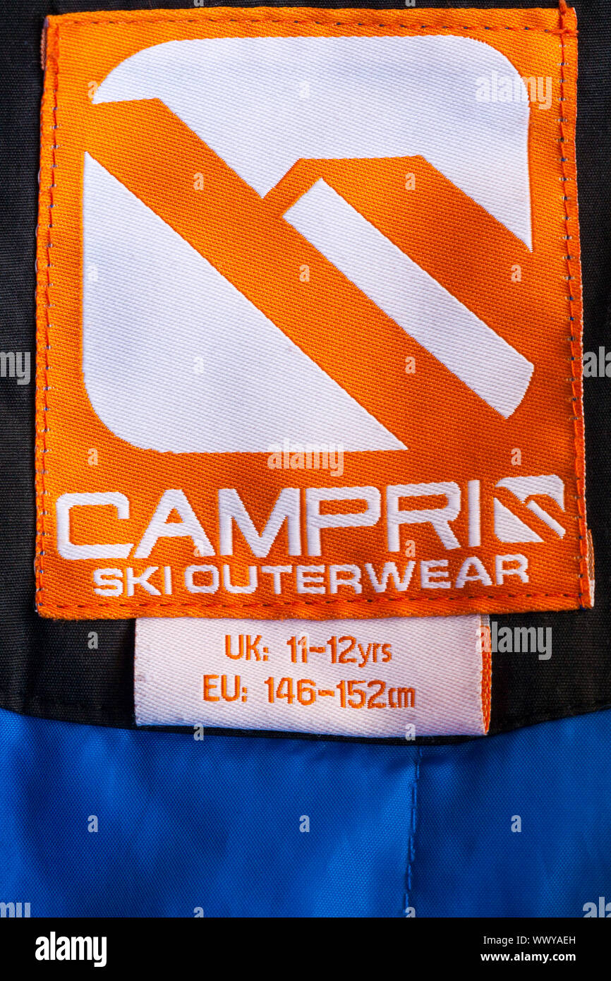 Ropa de esquí Campri etiqueta en la chaqueta del niño Foto de stock