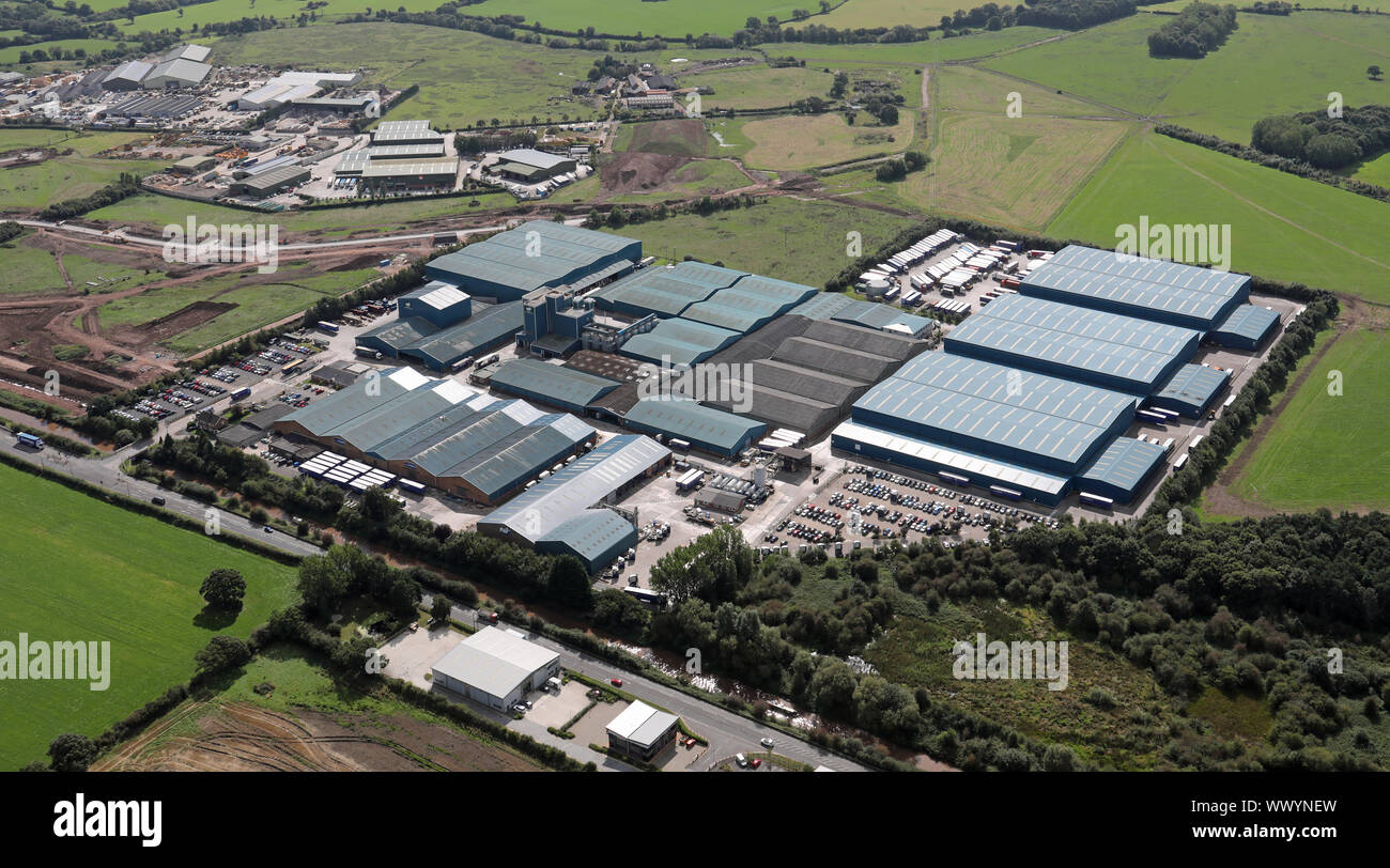 Vista aérea de una zona industrial en Nantwich Road, Wardle, cerca de Nantwich, Cheshire Foto de stock