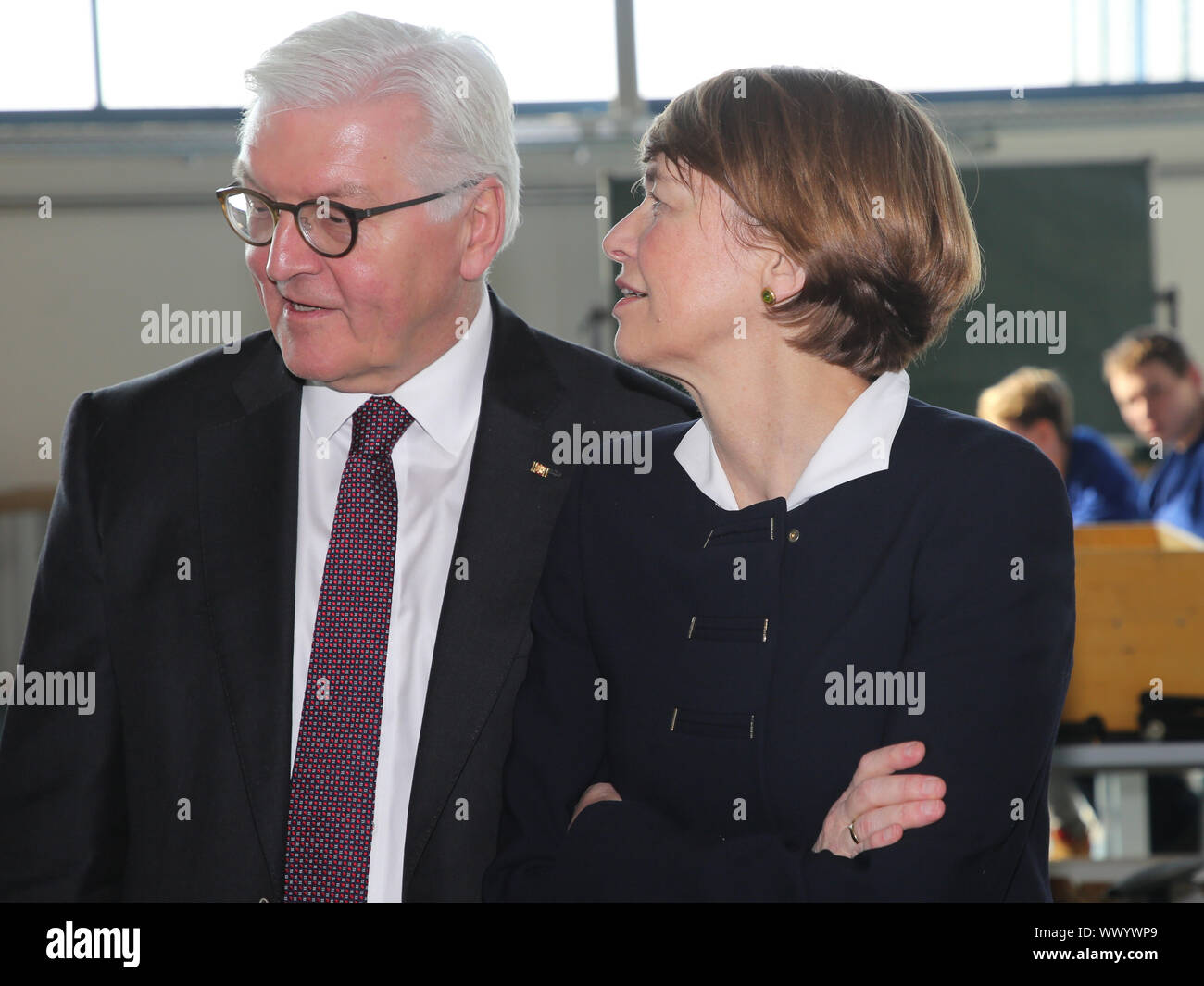 El Presidente Federal de la República Federal de Alemania Dr. Frank-Walter Steinmeier , su esposa Elke Büdenbender Foto de stock