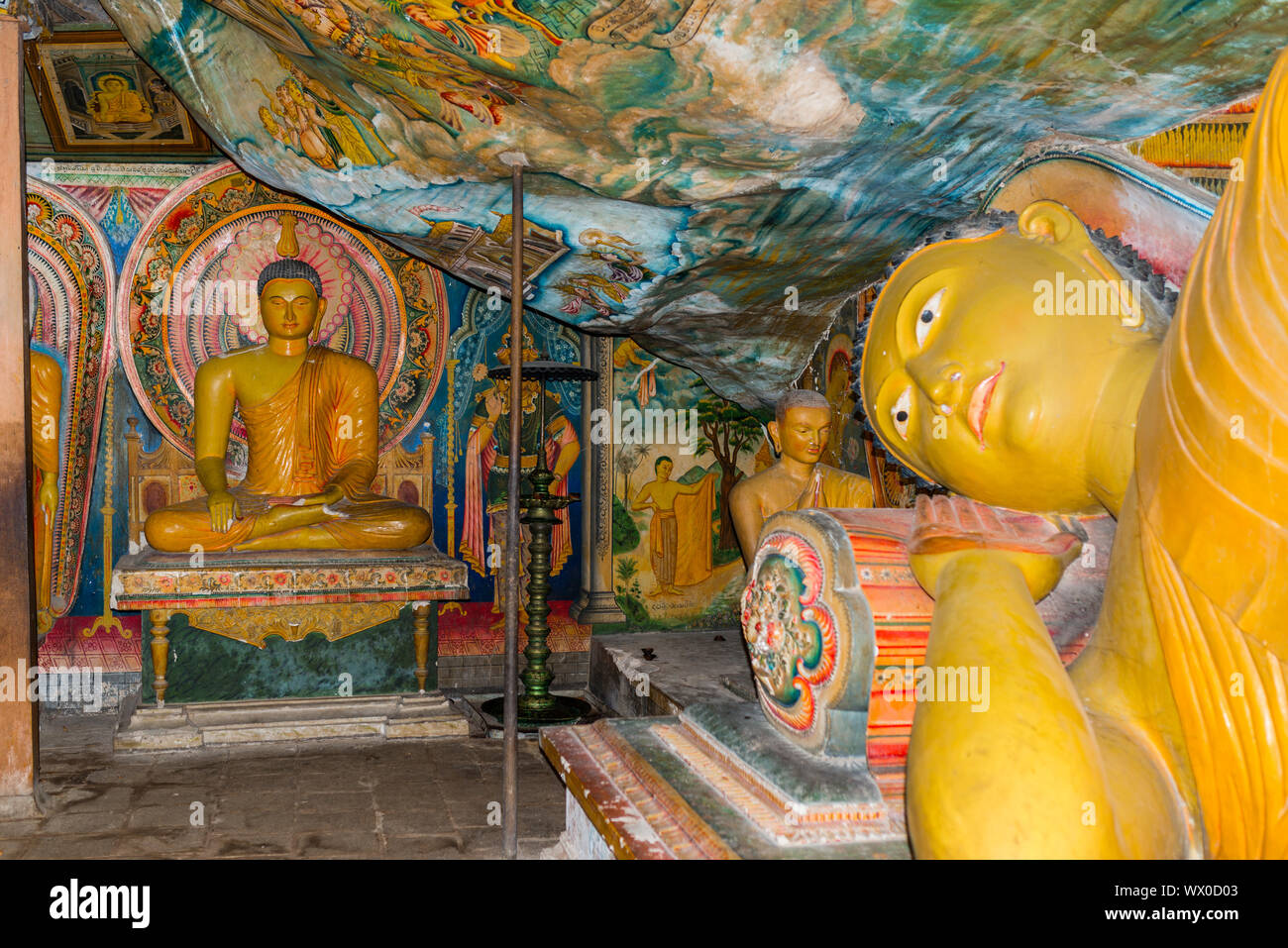 Mulkirigala Raja Maha Vihara es un antiguo templo budista en Sri Lanka Foto de stock