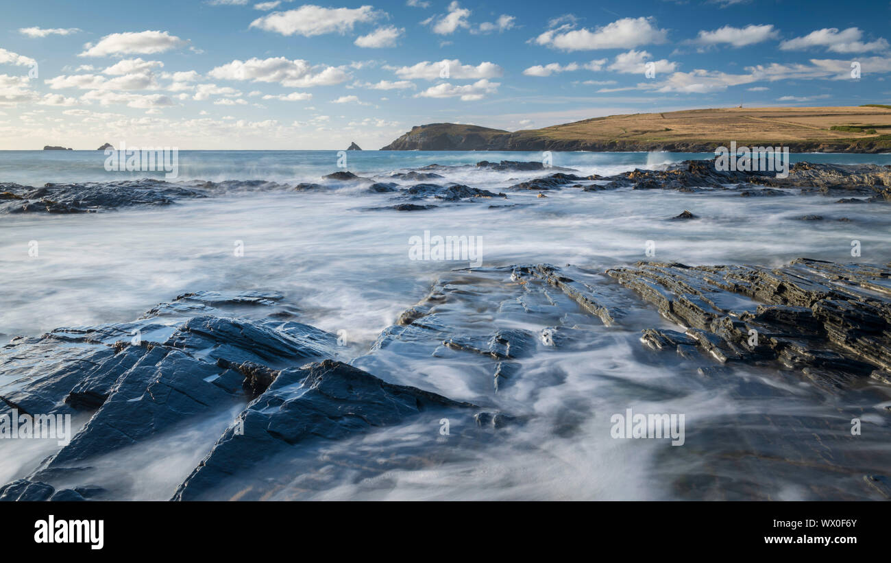 Las repisas con marea alta, piquero's Bay, Cornwall, Inglaterra, Reino Unido, Europa Foto de stock