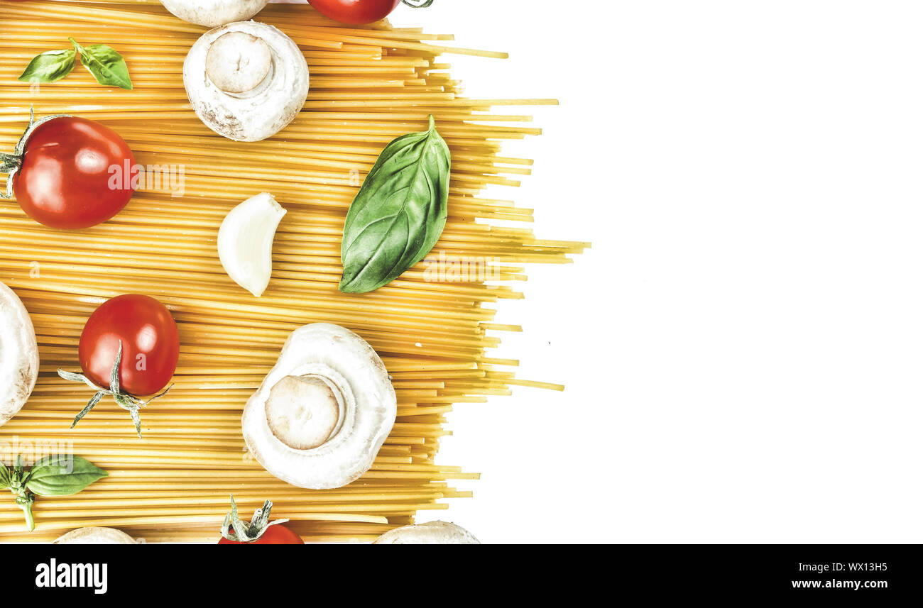 Pasta, pasta cruda, spaghetti, Las pastas italianas La cocina vegetariana Las pastas, comida vegetariana, auténtico y relacionar Foto de stock