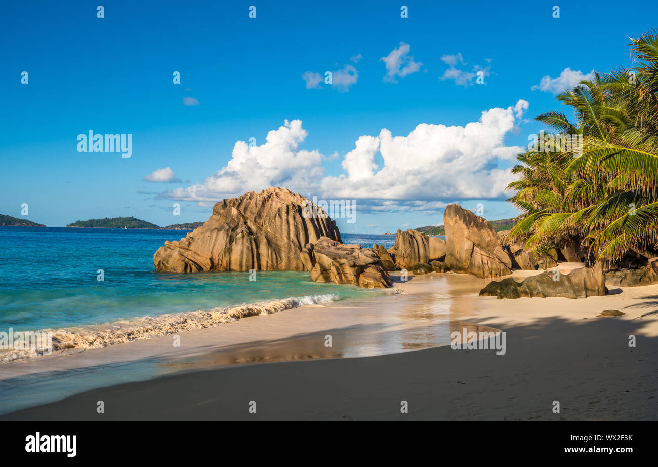 El Tropical Island Beach, Source d'Argent, La Digue, Seychelles Foto de stock