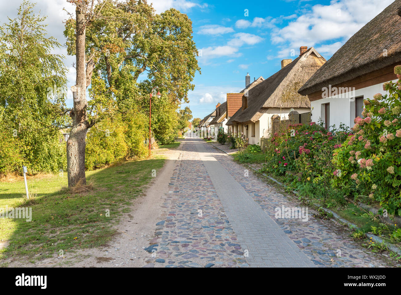 La aldea Neu Reddevitz en el sudeste de Rügen Foto de stock