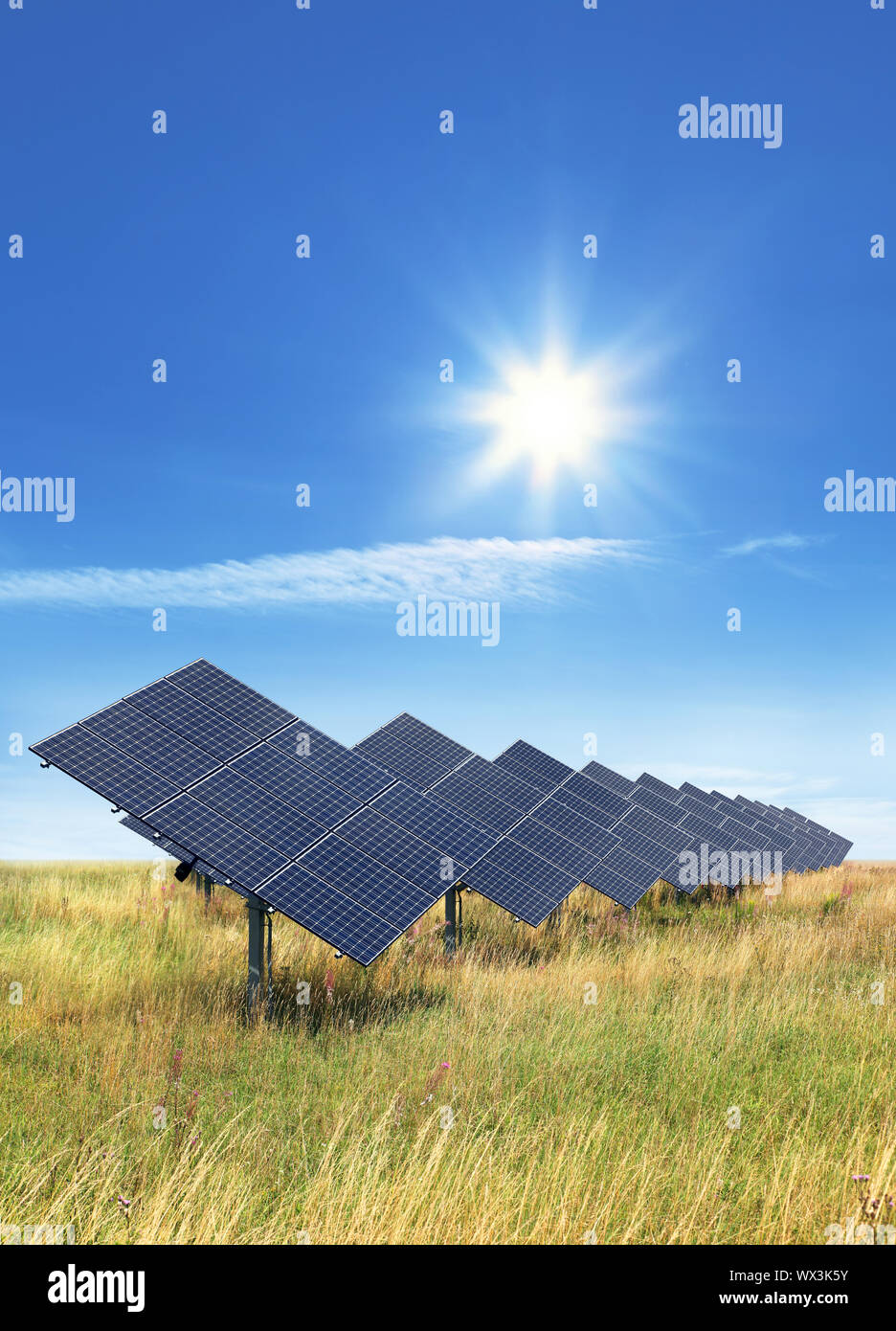 Sistema Fotovoltaico con Sun Foto de stock