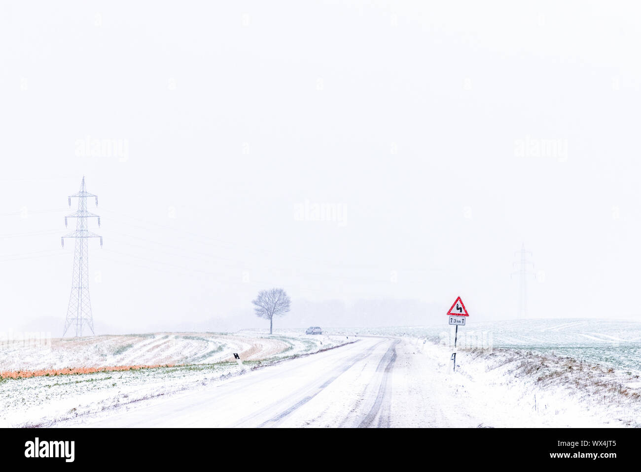 Las condiciones de las carreteras invernales en el Harz Landstrasse Foto de stock
