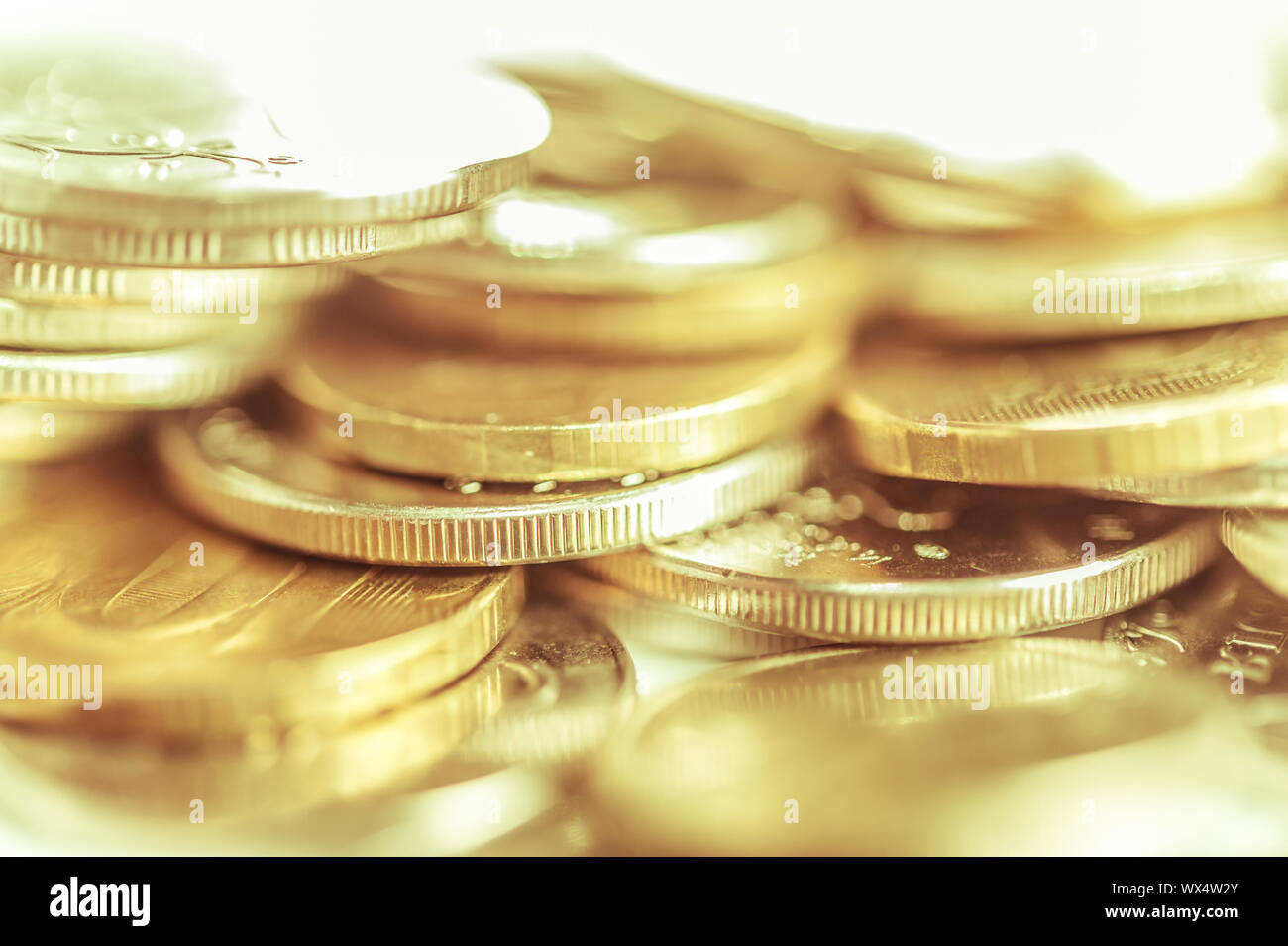 Pila de monedas de oro macro. Filas de monedas para el concepto de banca y finanzas. Antecedentes las tendencias de la economía para la idea de negocio. Foto de stock