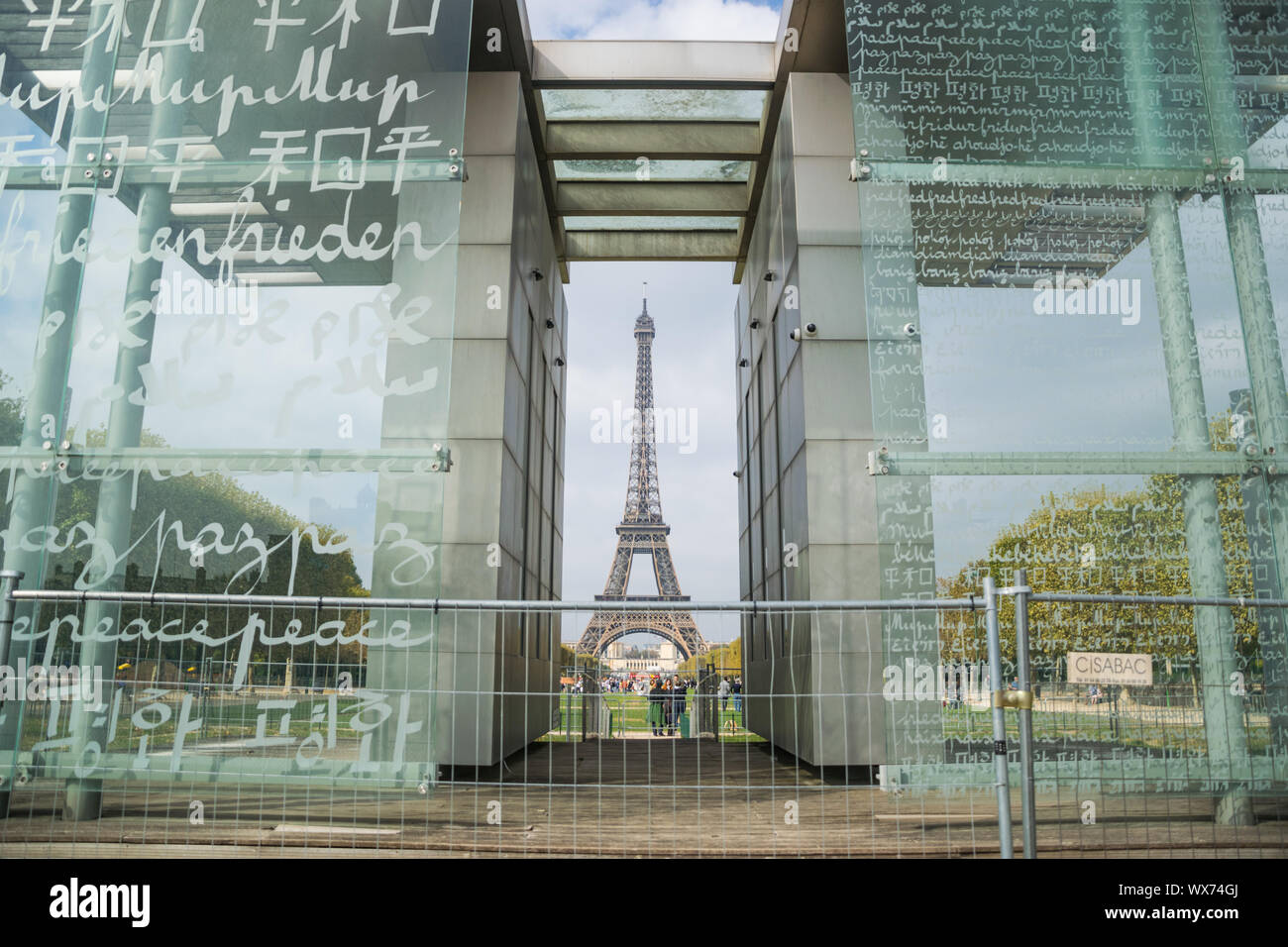 Torre Eiffel desde otro ángulo, París, Francia. Foto de stock