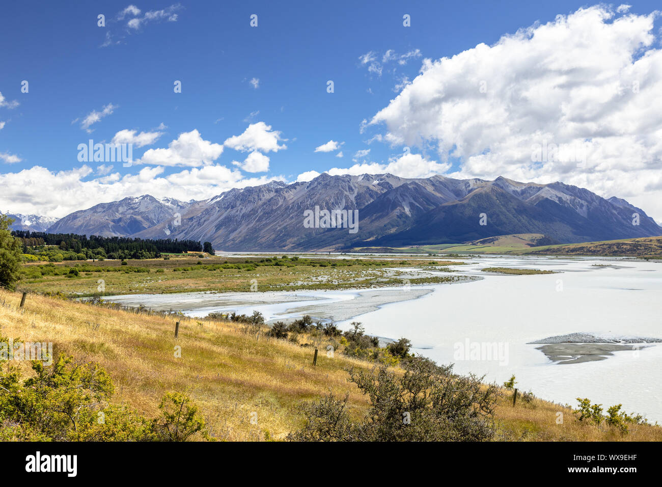 Rakaia paisaje fluvial en el sur de Nueva Zelanda Foto de stock