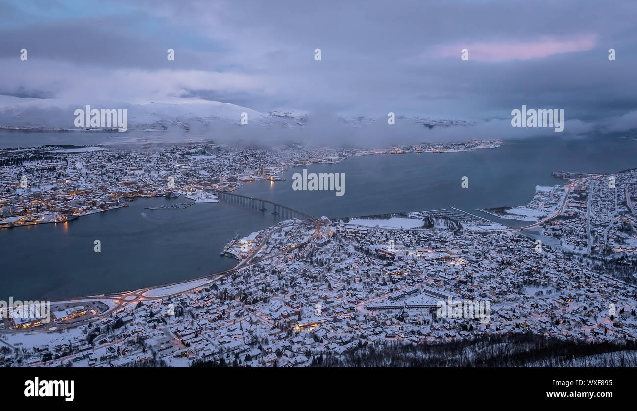 La ciudad de Tromso en invierno Foto de stock