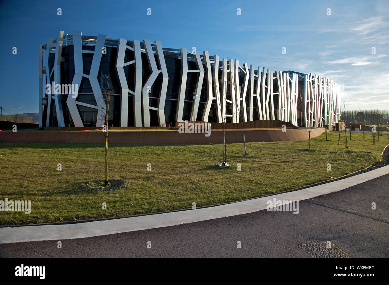 Moderno edificio de caja vital en Vitoria ciudad españa Fotografía de stock  - Alamy