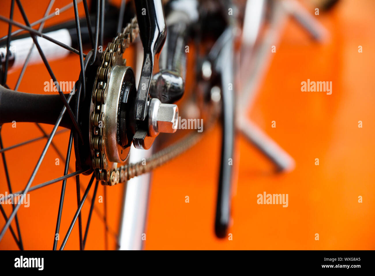 Baja Shot de ruedas de bicicleta y engranaje Foto de stock