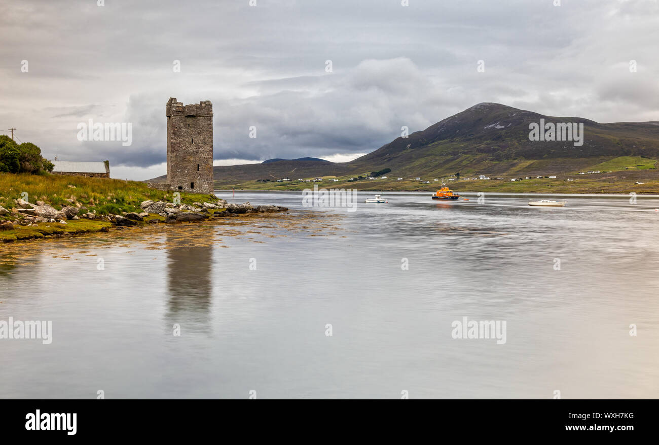 Grace O'Malley's Castle, Kildavnet Tower en el condado de Mayo, Irlanda Foto de stock