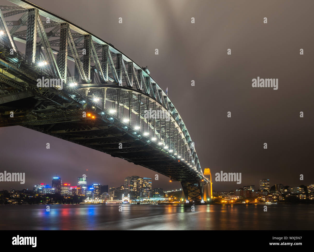 En la noche al puente del puerto de Sydney, Sydney, New South Wales, Australia Foto de stock