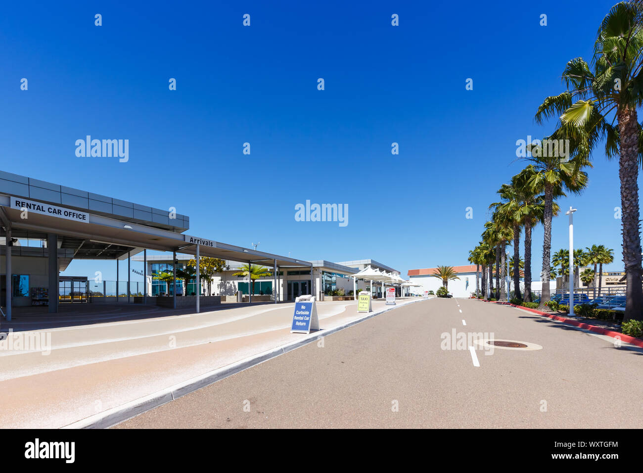 Carlsbad, California - 13 de abril de 2019: Terminal de Carlsbad - McClellan-Palomar aeropuerto (EPC) en los Estados Unidos. Foto de stock