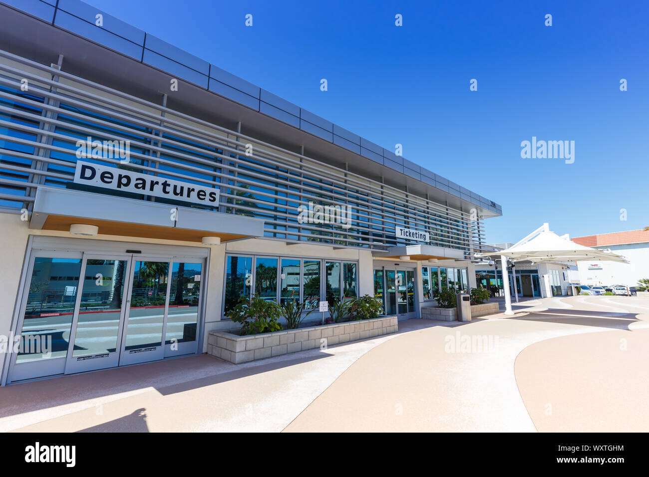 Carlsbad, California - 13 de abril de 2019: Terminal de Carlsbad - McClellan-Palomar aeropuerto (EPC) en los Estados Unidos. Foto de stock