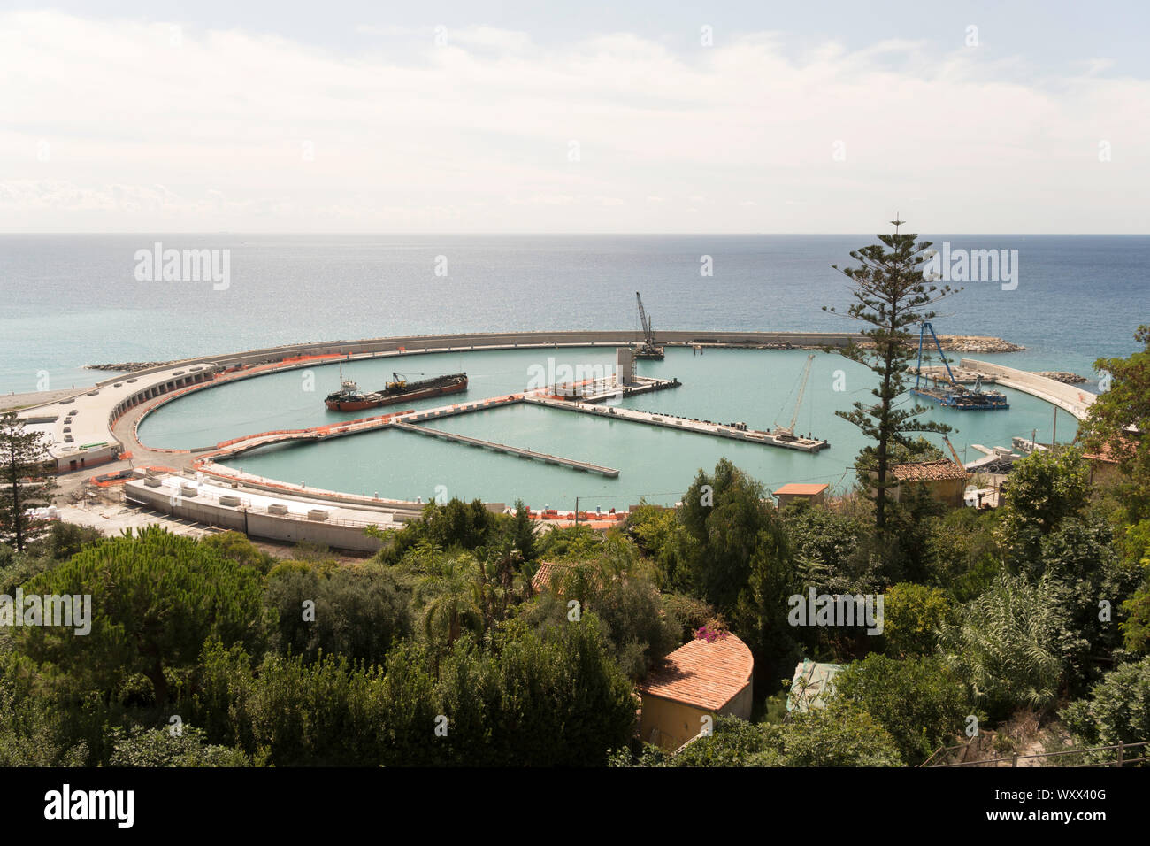 El Puerto Cala del Forte, un nuevo puerto deportivo en construcción en Ventimiglia, en Liguria, Italia, Europa Foto de stock