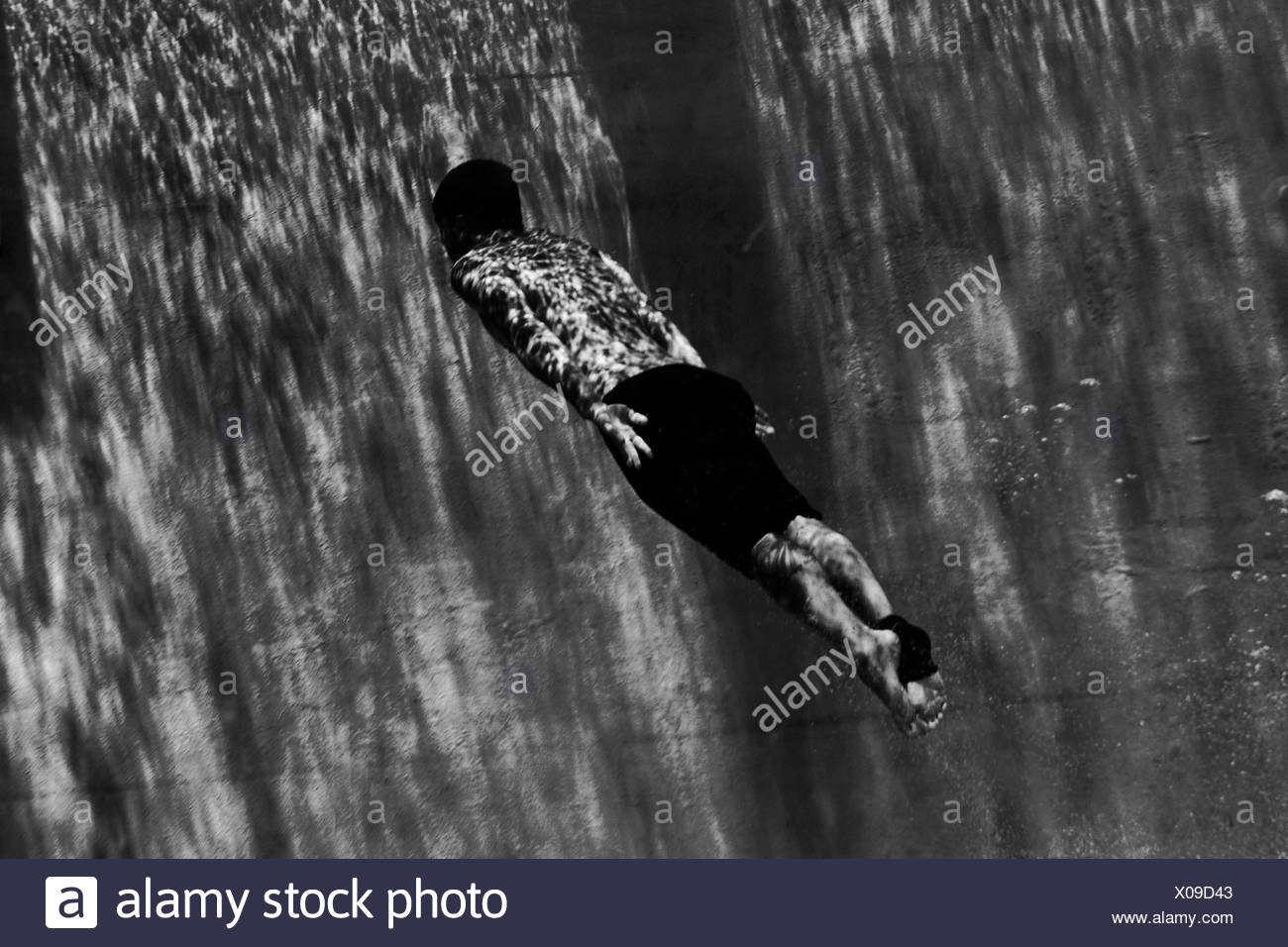 El hombre nadar Foto de stock