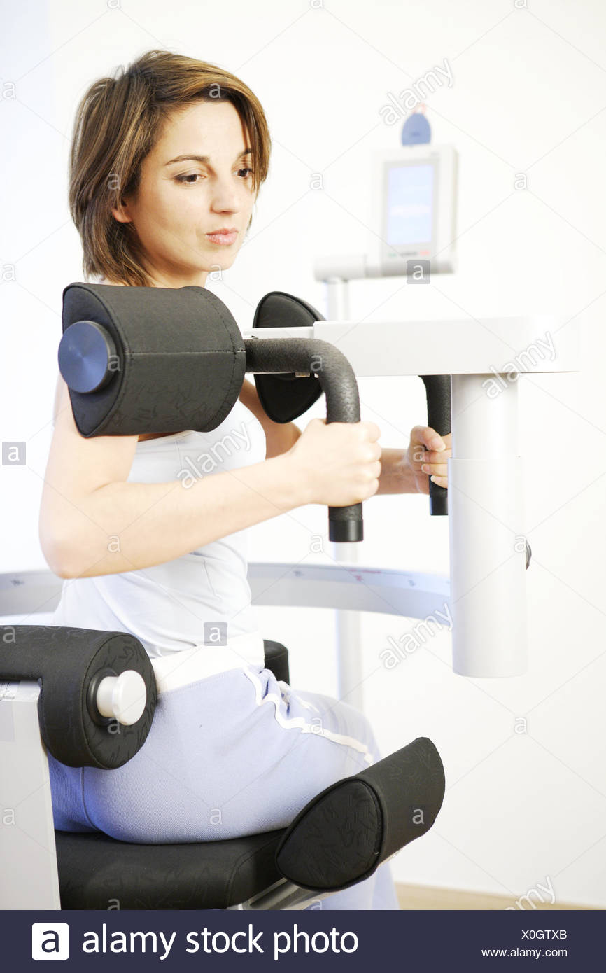 Mujer Joven De Aparatos De Fitness De Pelo Corto Salud Bienestar