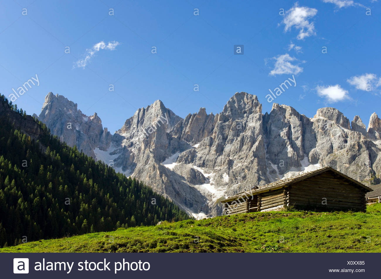 Val Venegia hut delante de Pale di San Martino di ...