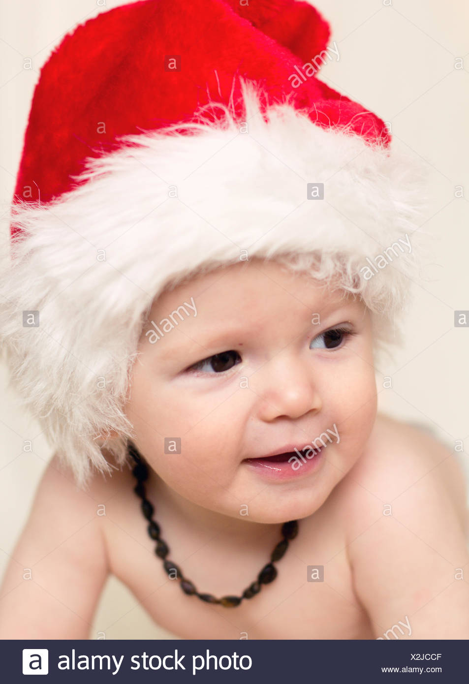 Bebe 6 11 Meses Con Gorro De Papa Noel Fotografia De Stock Alamy Bebe 6 11 Meses Con Gorro De Papa Noel Fotografia De Stock Alamy