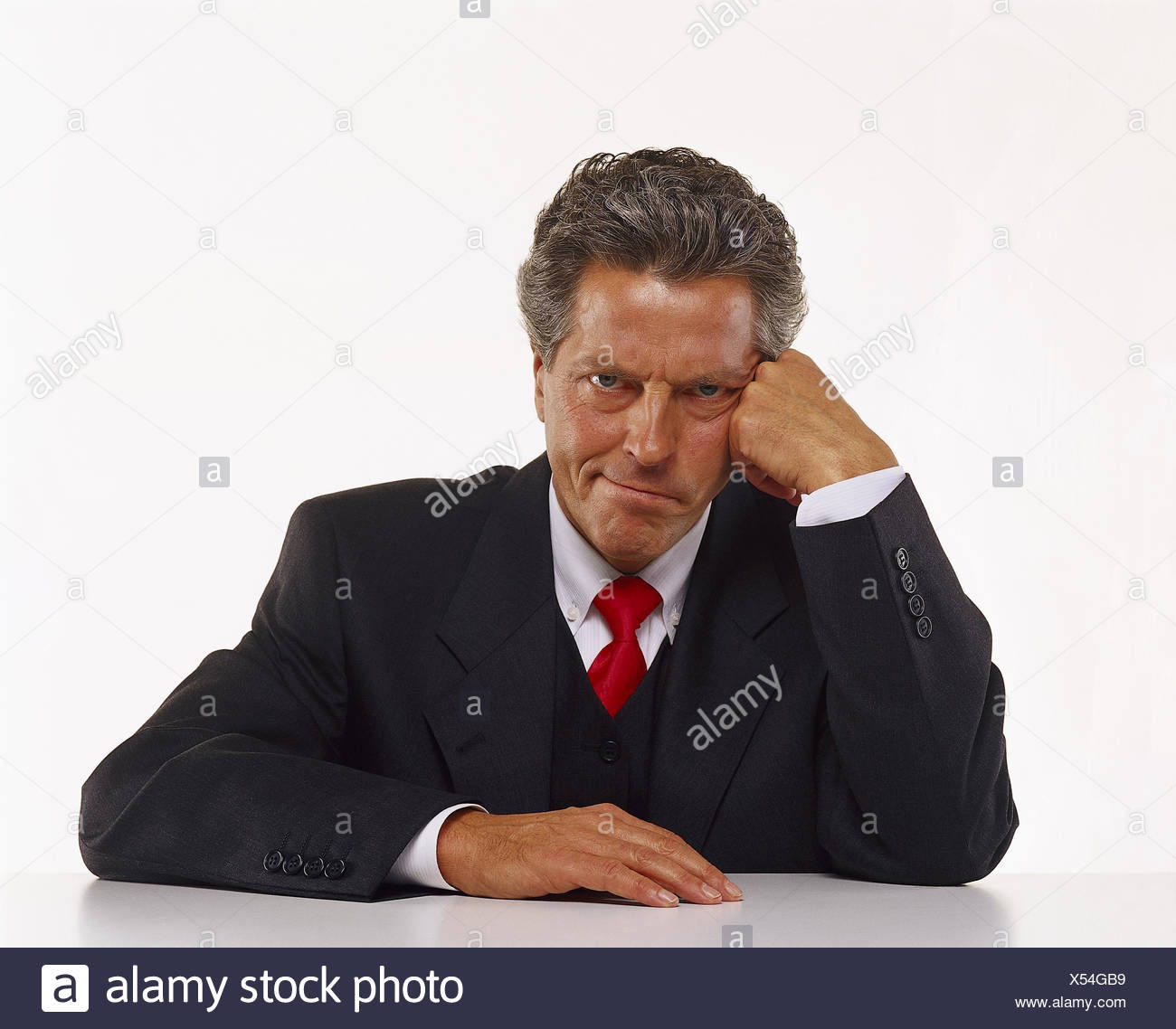 Hombre Persona De Edad Media Traje Corbata Cabeza Descansar Jugar Facial Molesta Hombres Ferozmente Empresario Serio Molestar El Enojo La Furia Ira Enojo Aflige Angers Molesto Irritable Studio Proximidad Fotografia De Stock