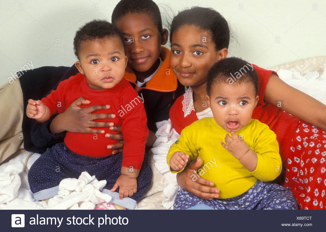 Non Identical Boy Girl Twins Fotos E Imagenes De Stock Alamy