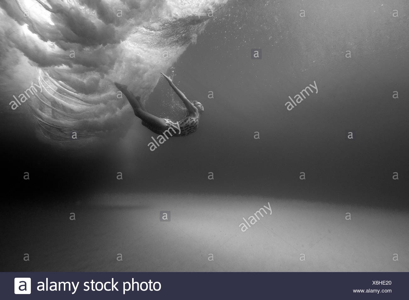 Mujer nadar Foto de stock