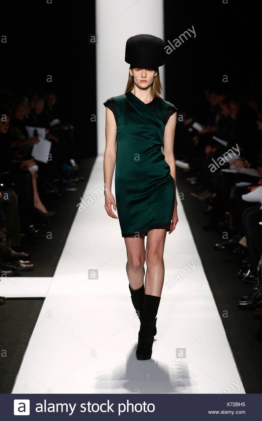 Vestido Verde Con Botas Negras Online Hotsell, UP TO 60% OFF |  lavalldelord.com