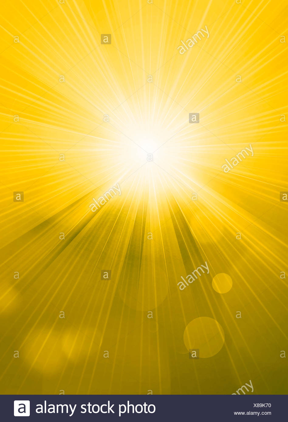 El Sol La Luz Del Sol Los Rayos Solares Rayos De Sol Fotografia De Stock Alamy