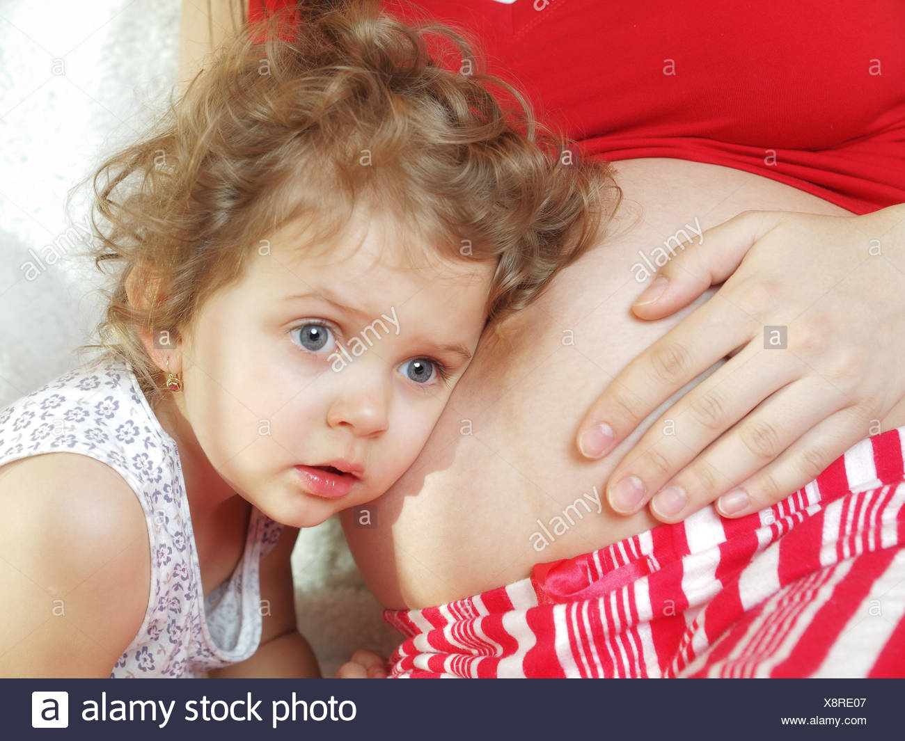 Bebe Nina Nino Embarazadas Ninas Bonitas Beauteously Hermoso Nacimiento De Salud Fotografia De Stock Alamy