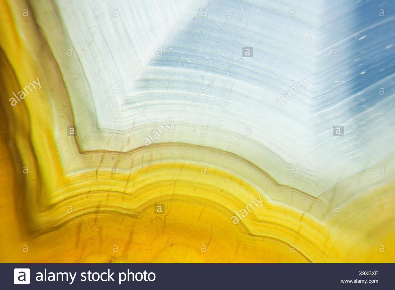 Microfotografía de un disco de ágata con luz transmitida Foto de stock