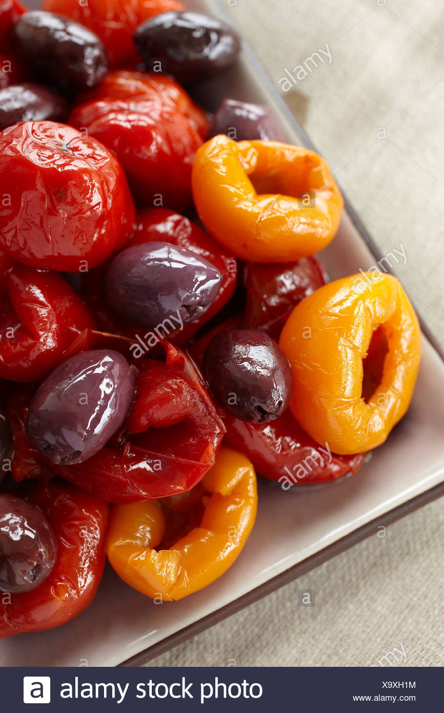 Aceitunas y pimientos, cerrar Foto de stock