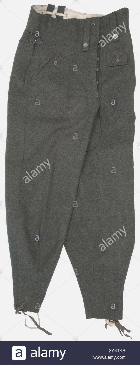 Wehrmacht, Pantalon droit modèle 1943, en drap feldgrau, intérieur blanc avec marquages manufacturant, daté 43. Etat proche du neuf, , Foto de stock
