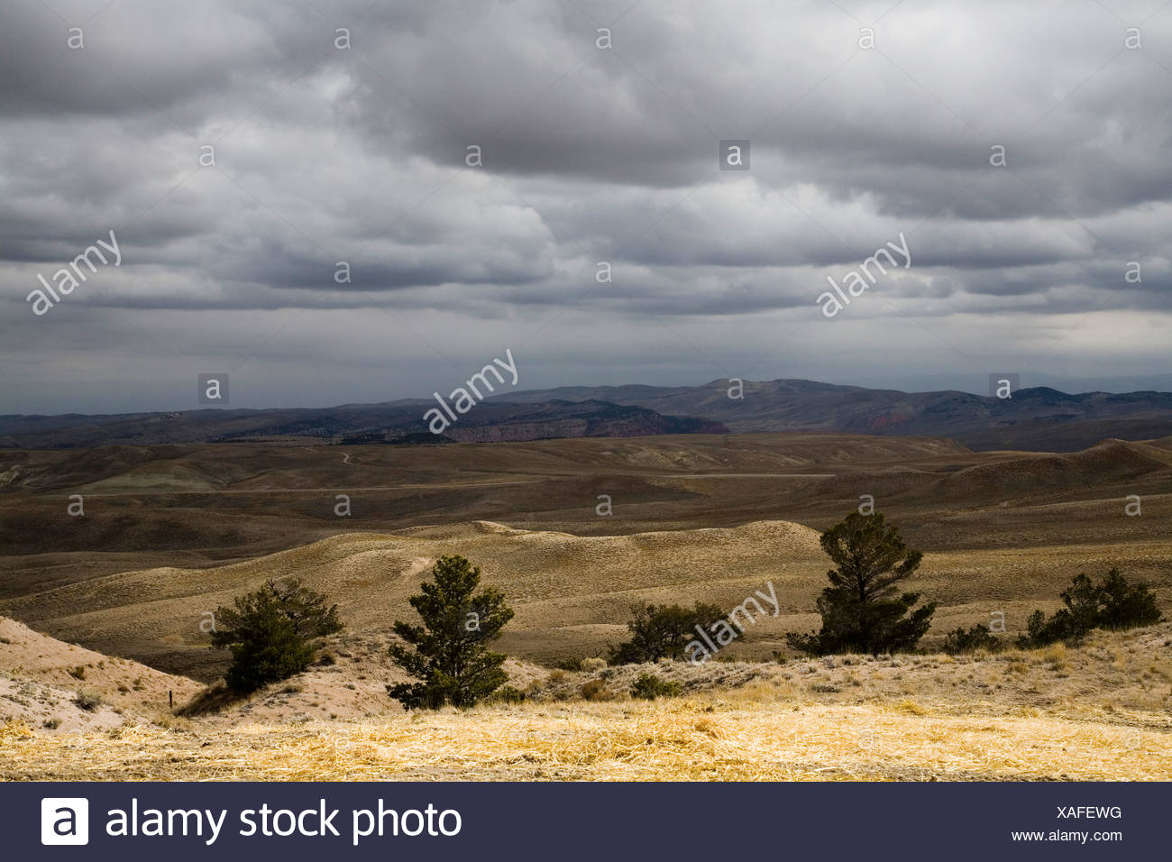 Una Vista De Nubes Formandose En La Reserva India De Wind River En Wyoming Fotografia De Stock Alamy
