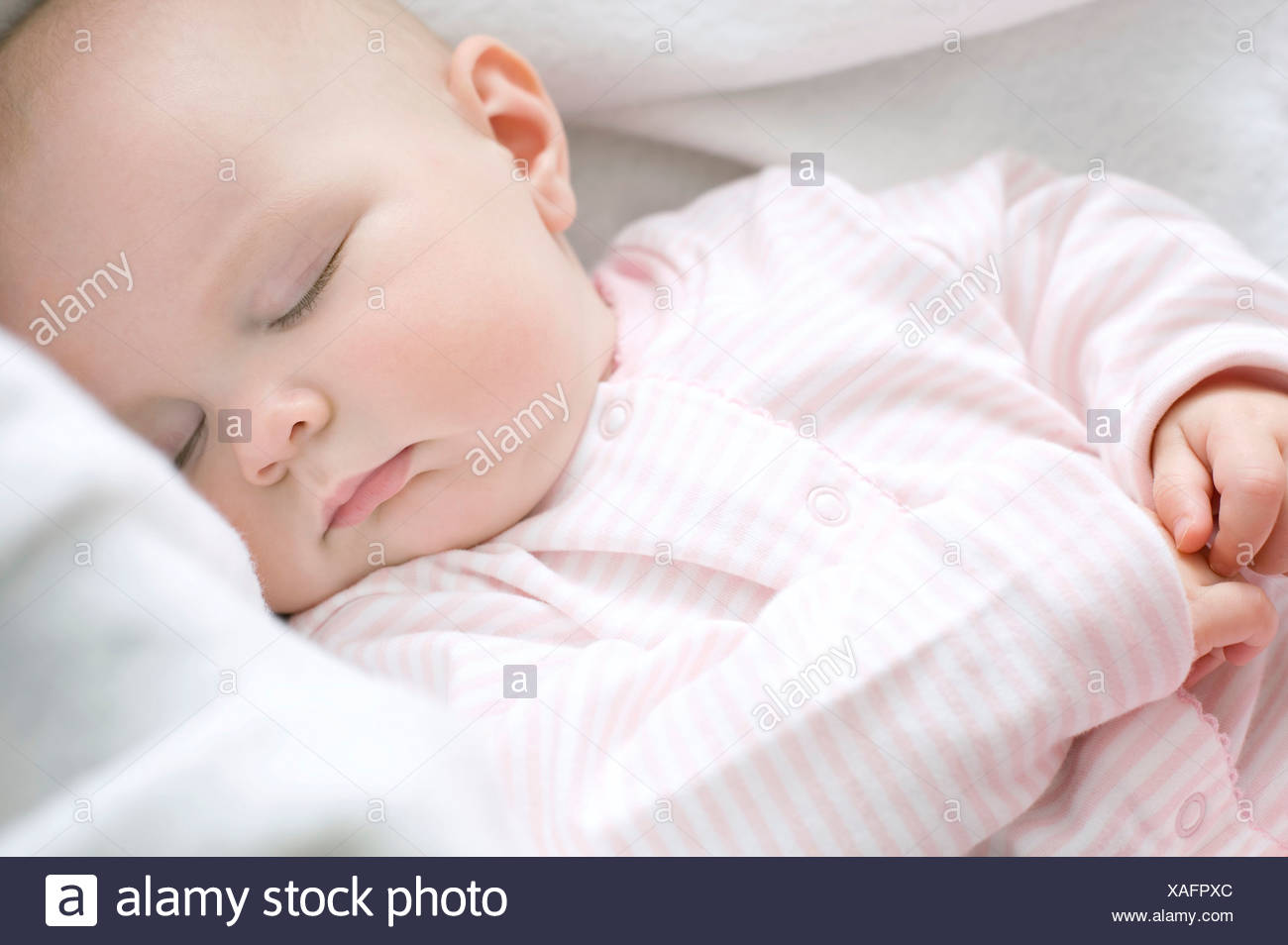 Bebe Durmiendo Nina De 7 Meses Durmiendo Fotografia De Stock Alamy
