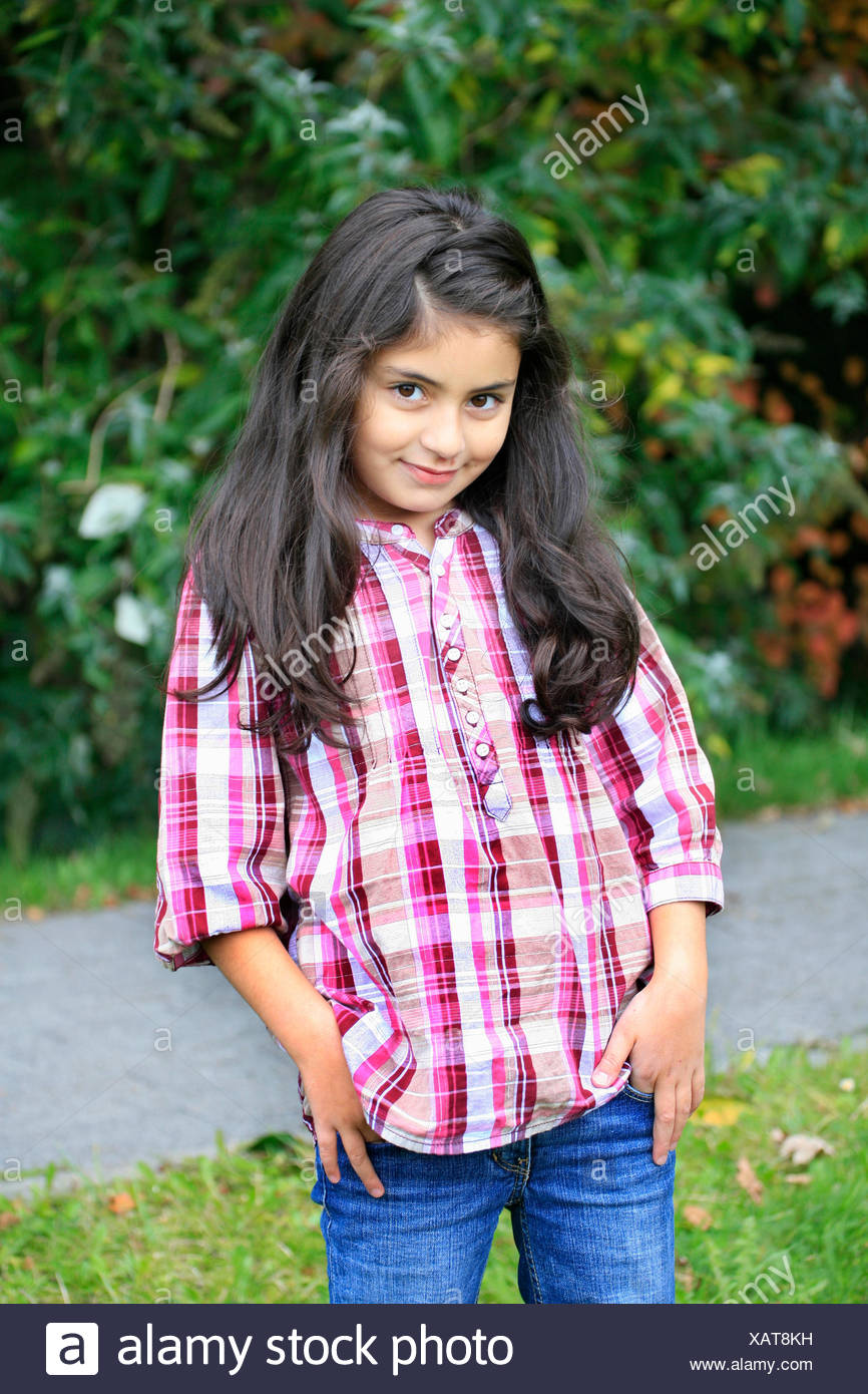 Hermosa Nina Morena Fotografia De Stock Alamy