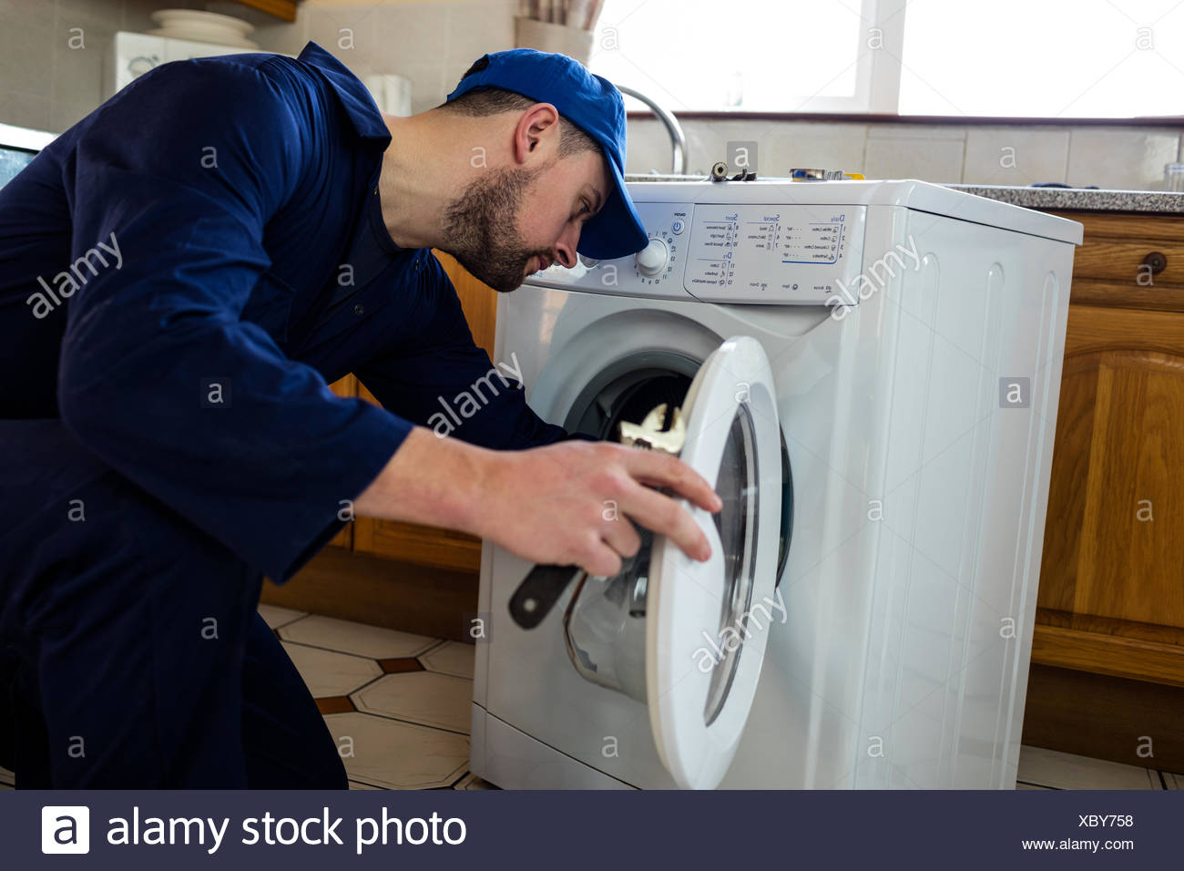 https www alamy es manitas de reparar una lavadora image282725444 html