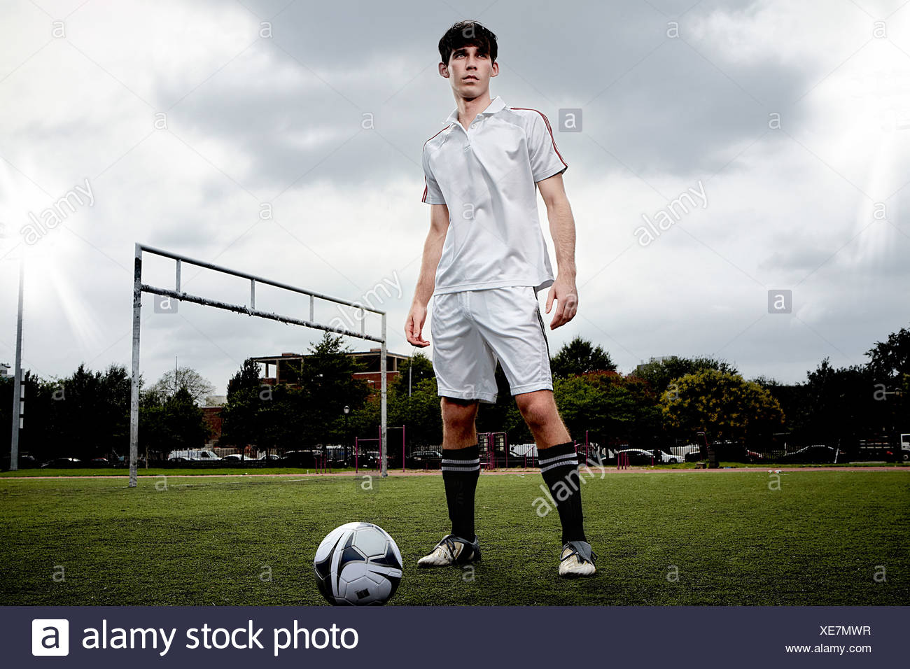 Jugador de fútbol en el tono permanente Foto de stock