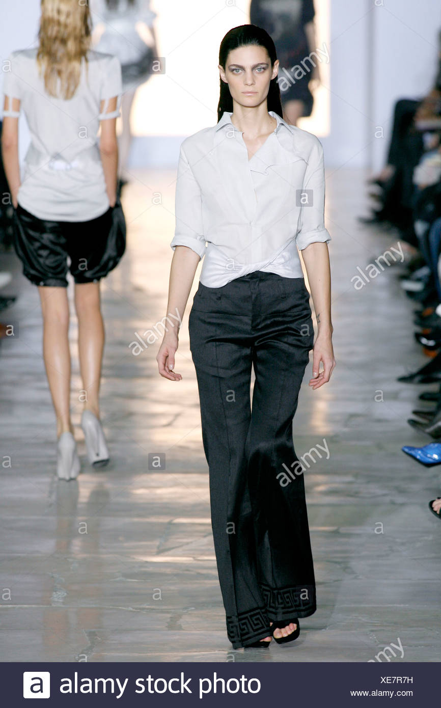 camisa blanca satinada