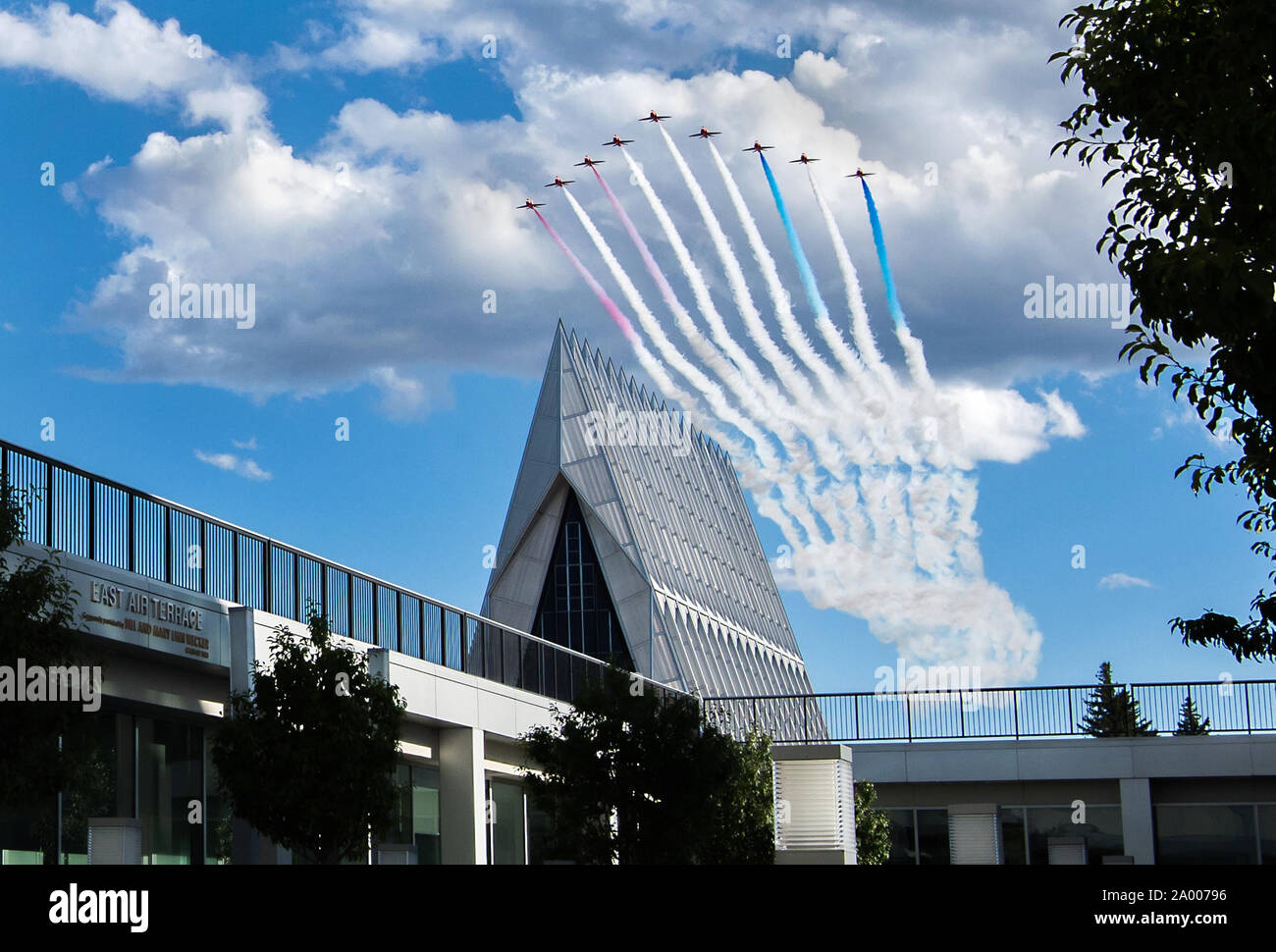 U.S. AIR FORCE ACADEMY, au Colorado - La Royal Air Force l'équipe de démonstration de flèches rouge survoler l'US Air Force Academy 18 septembre 2019 dans le cadre de leur plus grande visite en Amérique du Nord en plus d'une décennie. (U.S. Air Force photo/Trevor Cokley) Banque D'Images