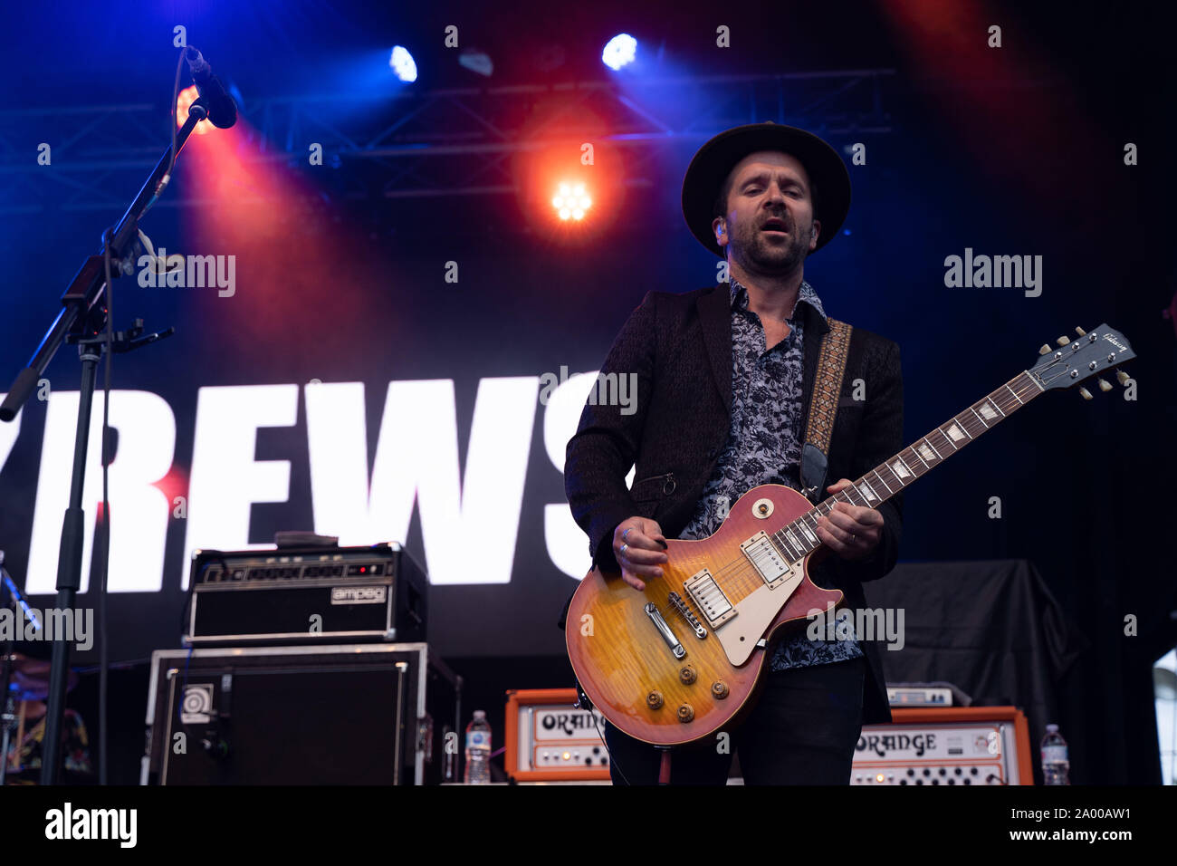 Groupe canadien The Trews effectuant à l'inaugural Summerset Music & Arts Festival à Fort Langley de Langley, C.-B., le 30 août 2019 Banque D'Images