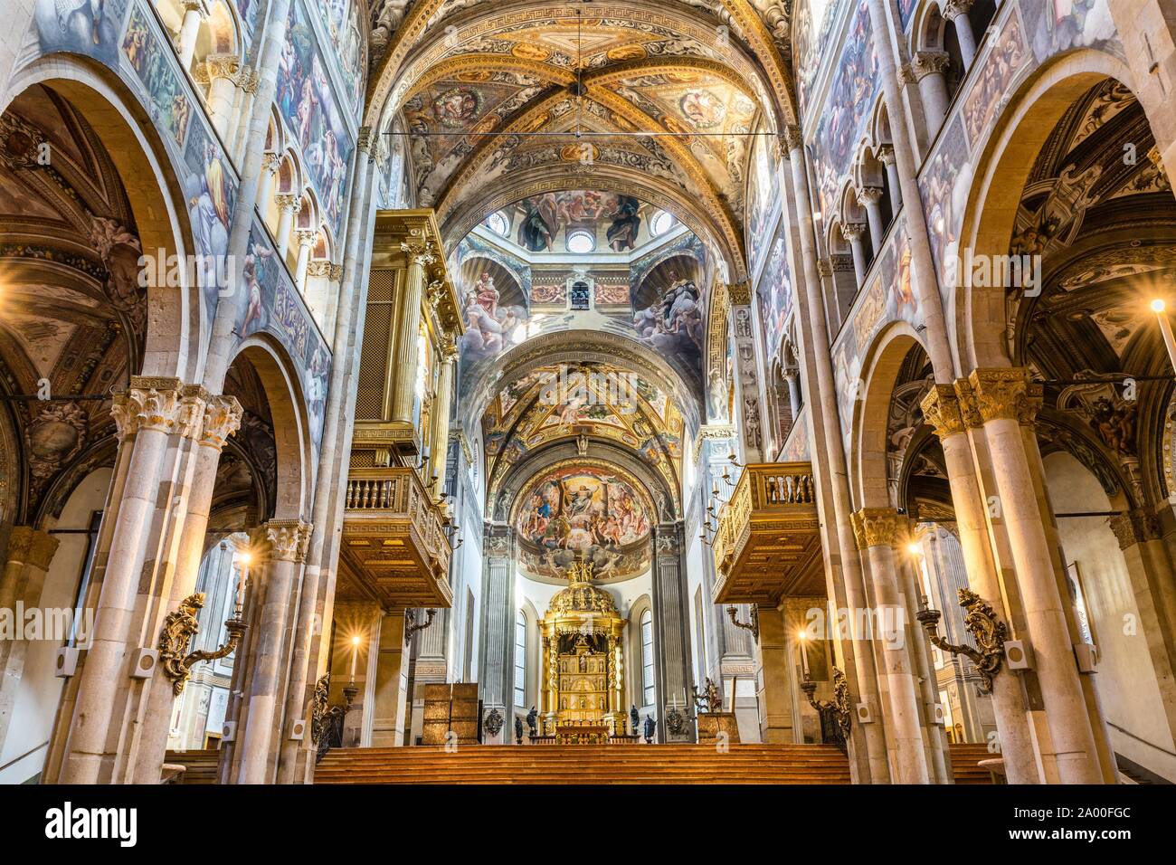 Maison longue, croisement et chœur, Cathédrale Santa Maria Assunta, Parme, Emilie-Romagne, Italie Banque D'Images