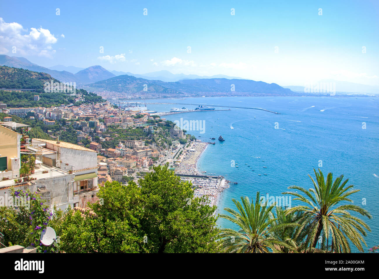 Paysage à couper le souffle de Vietri sul mare, sur la côte amalfitaine , vu de Raito Banque D'Images